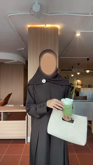 عباية لينا بأزرار أمامية وكسرات