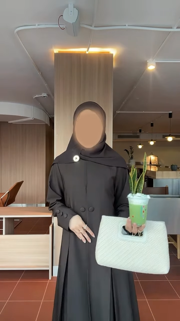 عباية لينا بأزرار أمامية وكسرات